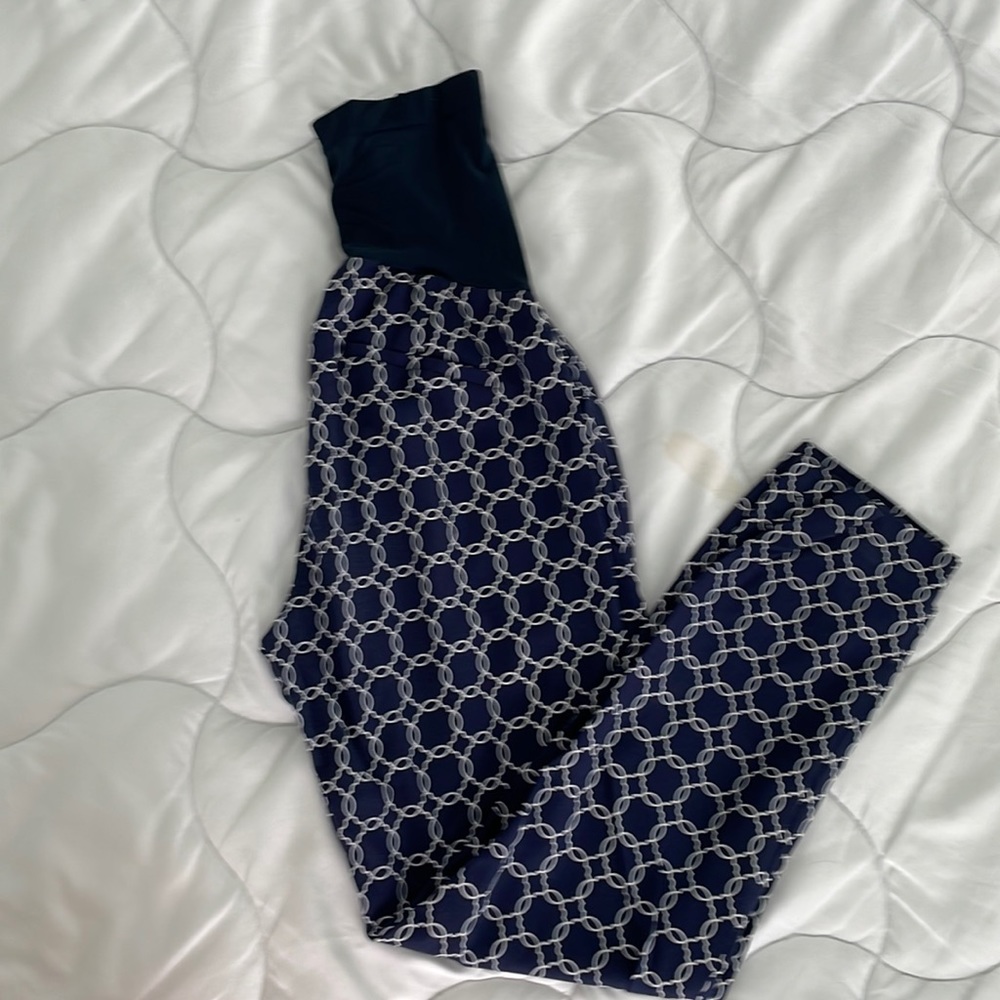 A pea in pod maternity pant